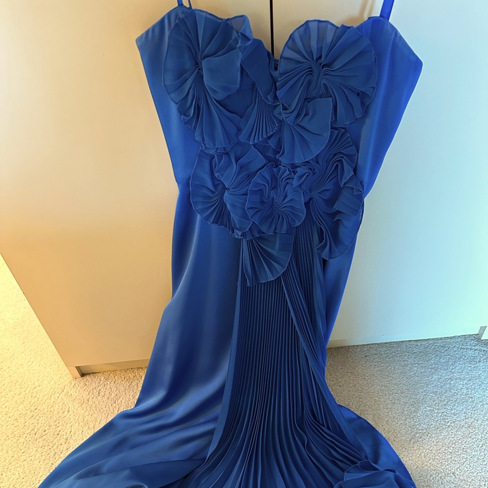 BCBGMaxAzria Evening Gown. Blue w/detail. Size 0